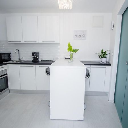 Luxury Studio Apartment White Sensation Водице Екстериор снимка