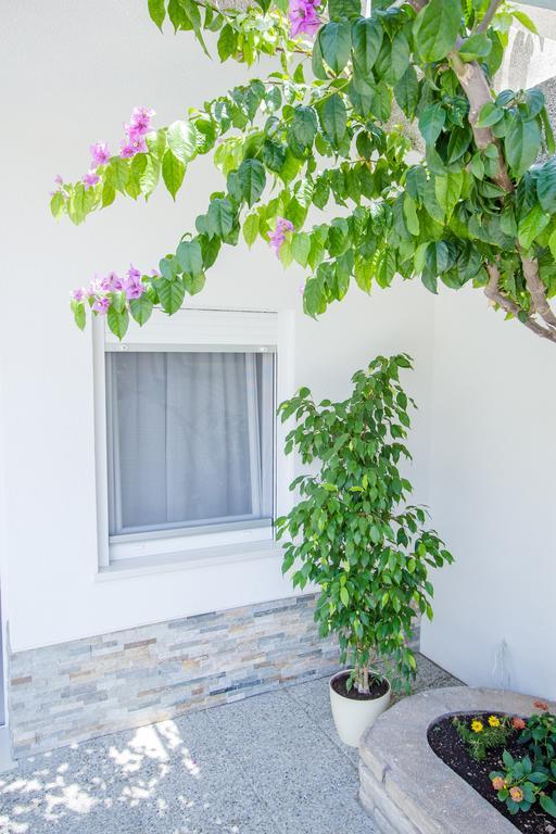 Luxury Studio Apartment White Sensation Водице Екстериор снимка