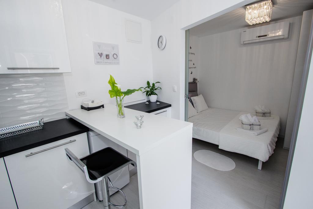 Luxury Studio Apartment White Sensation Водице Екстериор снимка