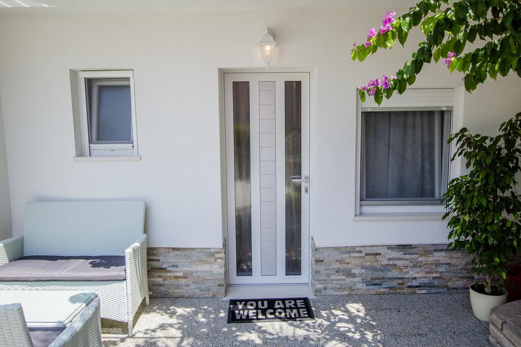 Luxury Studio Apartment White Sensation Водице Екстериор снимка