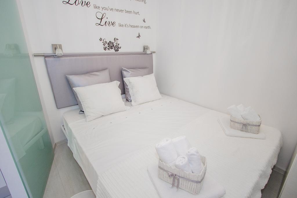 Luxury Studio Apartment White Sensation Водице Екстериор снимка